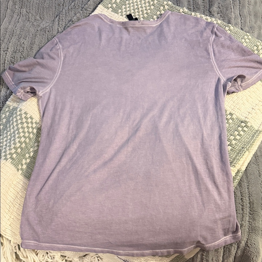 Men’s Lululemon t shirt - Picture 4 of 5